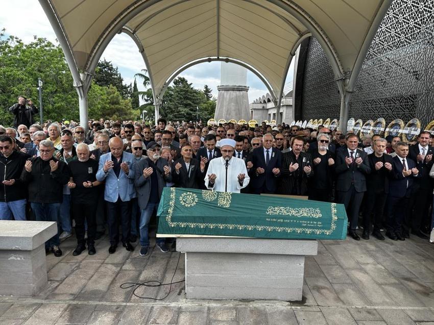 Cenaze asansörde mahsur kaldı! İlhan Şeşen son yolculuğuna uğurlandı