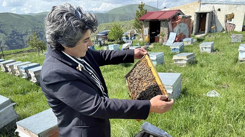 Ardahanlı muhtarın yaptığını kimse yapamadı! Köyün yönetimi de üretimi de onun elinde