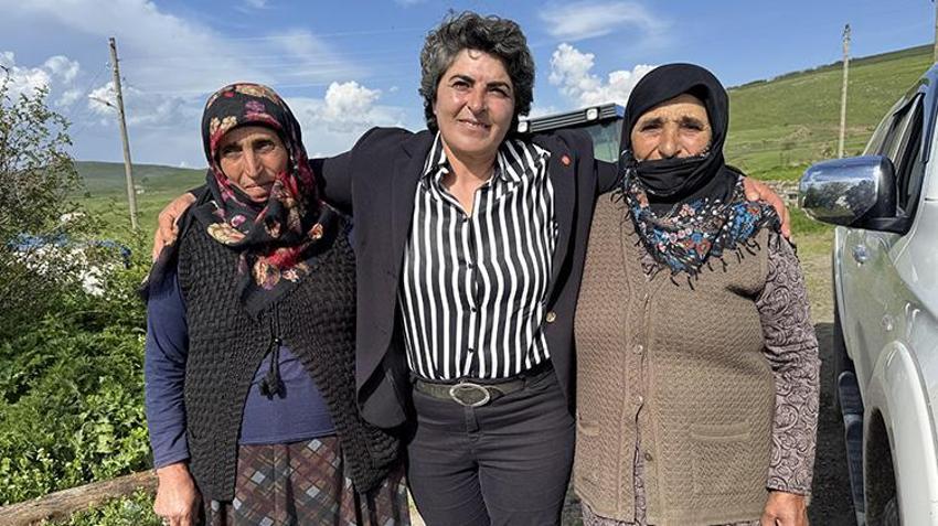 Ardahanlı muhtarın yaptığını kimse yapamadı! Köyün yönetimi de üretimi de onun elinde