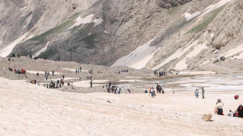 PKK silah bıraktı, Cilo-Sat Dağları'ndaki 20 bin yıllık buzullar ziyaretçi akınına uğradı!