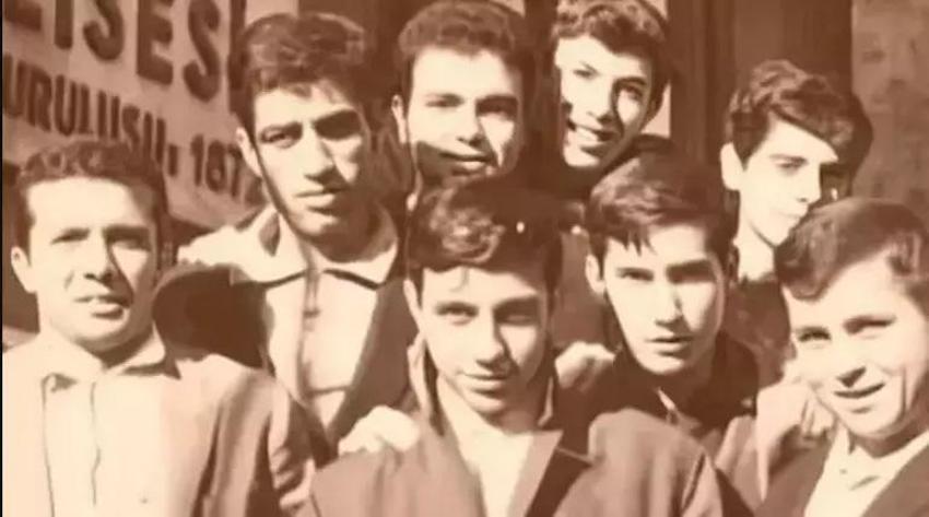 'Geçsin Yıllar' akımına Gökhan Türkmen ve eşi de katıldı: Lise aşkı gündem oldu!