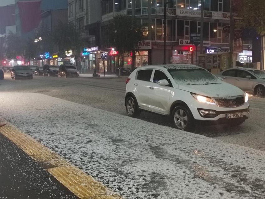 Dolu hayatı felç etti şehir beyaza büründü! Meteoroloji gök gürültülü sağanak yağışlara karşı uyardı