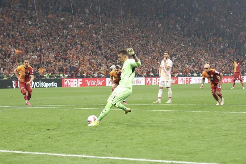 Fernando Muslera Galatasaray'a veda etti! Dursun Özbek teşekkür edip duyurdu: Protokol imzaladık