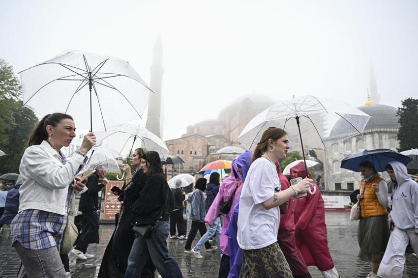 Gök gürültülü sağanak yağış uyarısı Meteoroloji ve Valilik'ten geldi: Bu illerde yaşayanlar dikkatli olsun