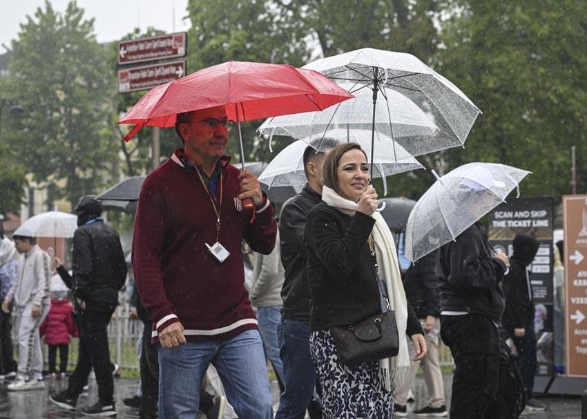 Gök gürültülü sağanak yağış uyarısı Meteoroloji ve Valilik'ten geldi: Bu illerde yaşayanlar dikkatli olsun