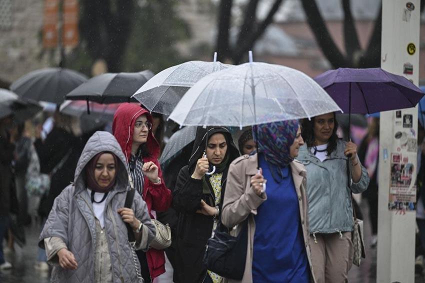 Gök gürültülü sağanak yağış uyarısı Meteoroloji ve Valilik'ten geldi: Bu illerde yaşayanlar dikkatli olsun