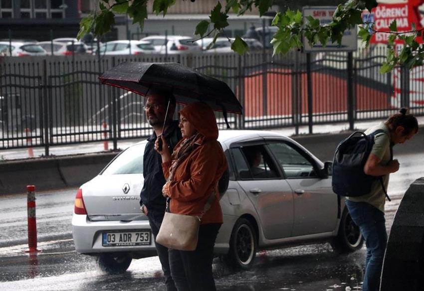 Gök gürültülü sağanak yağış uyarısı Meteoroloji ve Valilik'ten geldi: Bu illerde yaşayanlar dikkatli olsun