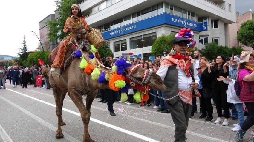 Festival başladı her yer gül suyu koktu! Isparta'da görsel şölen
