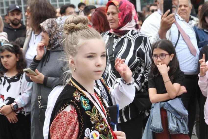 Festival başladı her yer gül suyu koktu! Isparta'da görsel şölen