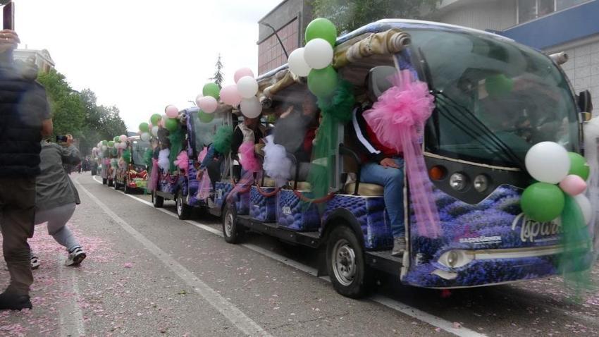Festival başladı her yer gül suyu koktu! Isparta'da görsel şölen