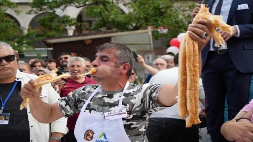 Günlerce aç kalıp en uzun böreği yiyebilmek için yarıştılar!