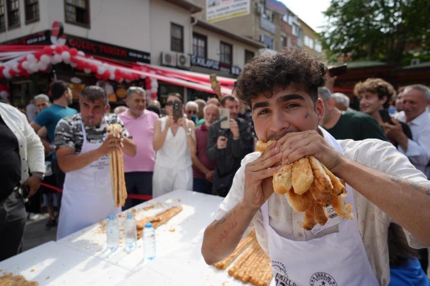 Bursa'da 11 metre börek yedi, 10 gram altının sahibi oldu! Günlerce tek lokma yemedi