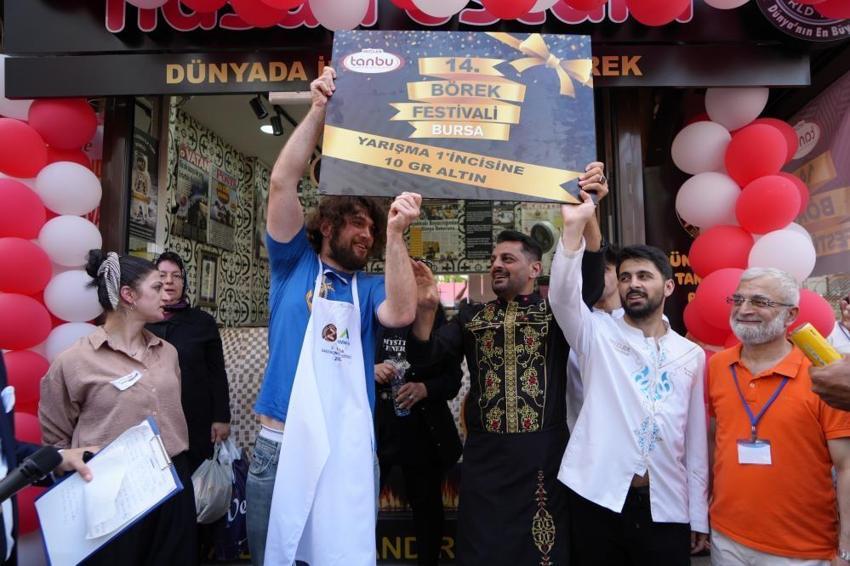 Bursa'da 11 metre börek yedi, 10 gram altının sahibi oldu! Günlerce tek lokma yemedi