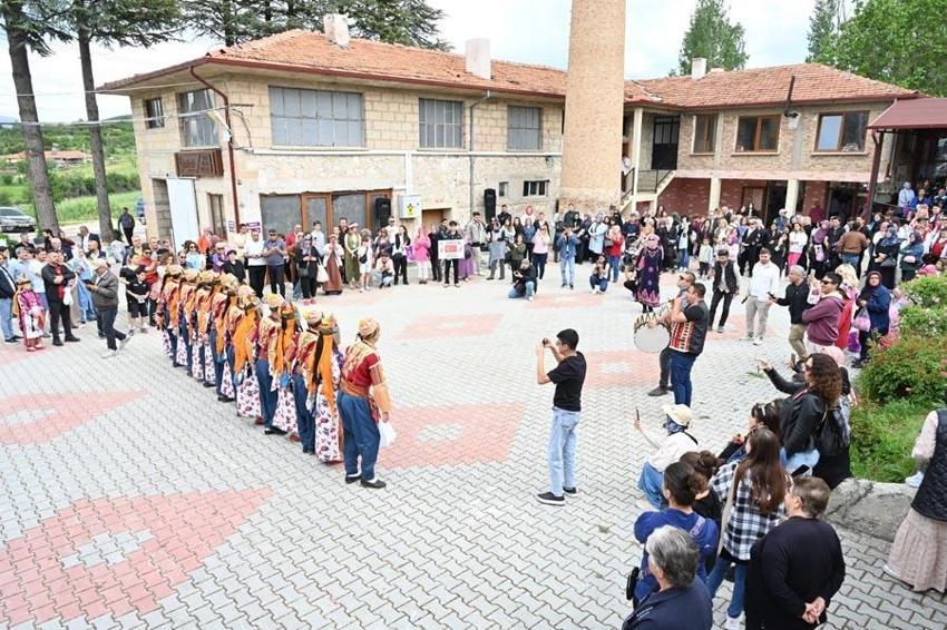 Hasat başladı, Isparta Gül Festivali'nde coşku doruklara taşındı