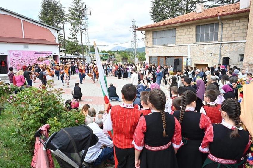 Hasat başladı, Isparta Gül Festivali'nde coşku doruklara taşındı