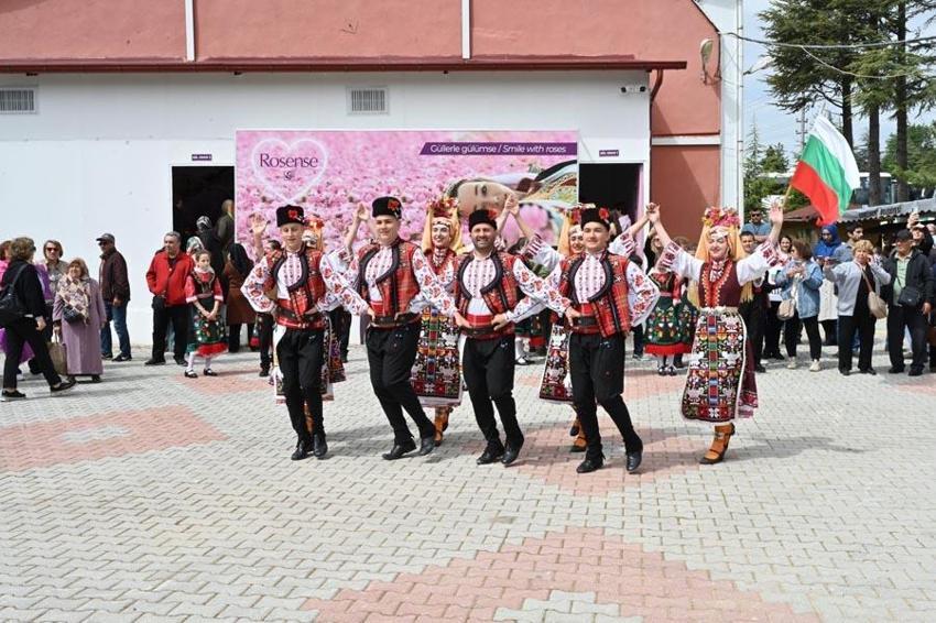 Hasat başladı, Isparta Gül Festivali'nde coşku doruklara taşındı
