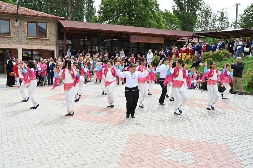 Hasat başladı, Isparta Gül Festivali'nde coşku doruklara taşındı