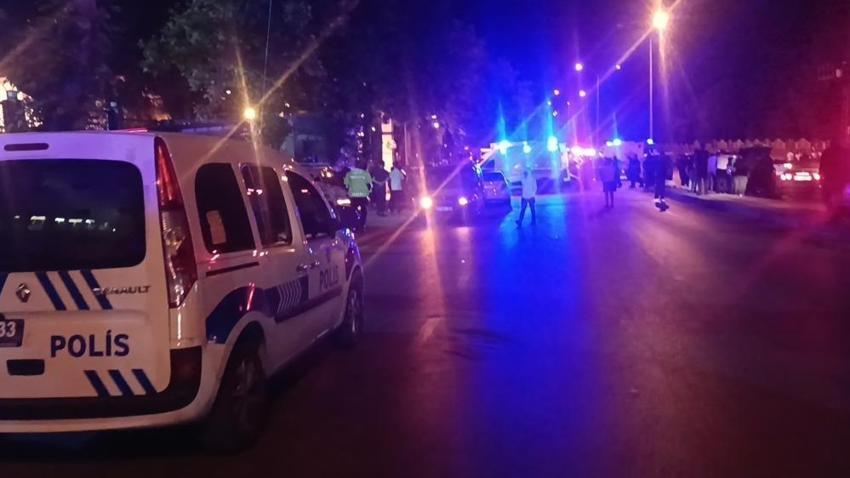 Gaziantep'te korkunç kaza: iki araç kafa kafaya çarpıştı: 5 ölü, 2 yaralı