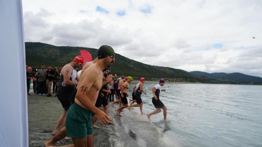 Salda Gölü'nde sporla doğa el ele: Mücadeleler nefes kesti
