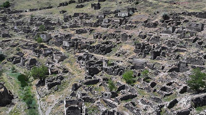 Kayseri'de minare 'gözetleme kulesi' oldu! 40 yıldır buraya gelip geçmişi izliyorlar