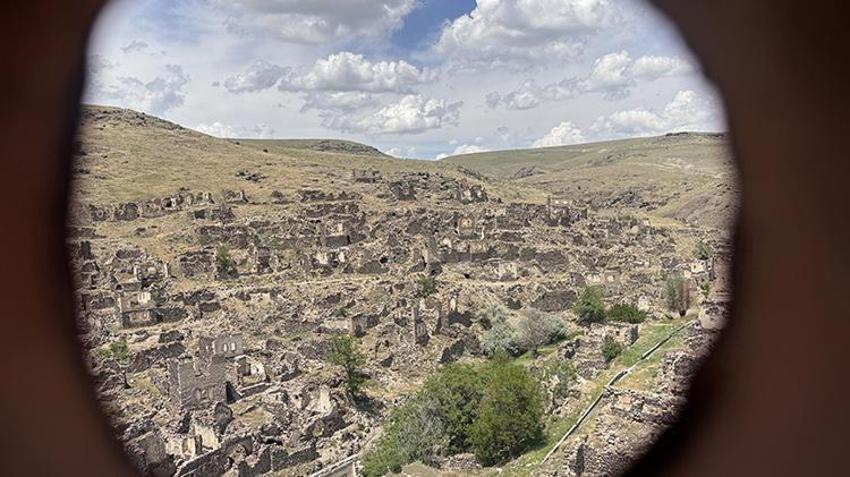 Kayseri'de minare 'gözetleme kulesi' oldu! 40 yıldır buraya gelip geçmişi izliyorlar