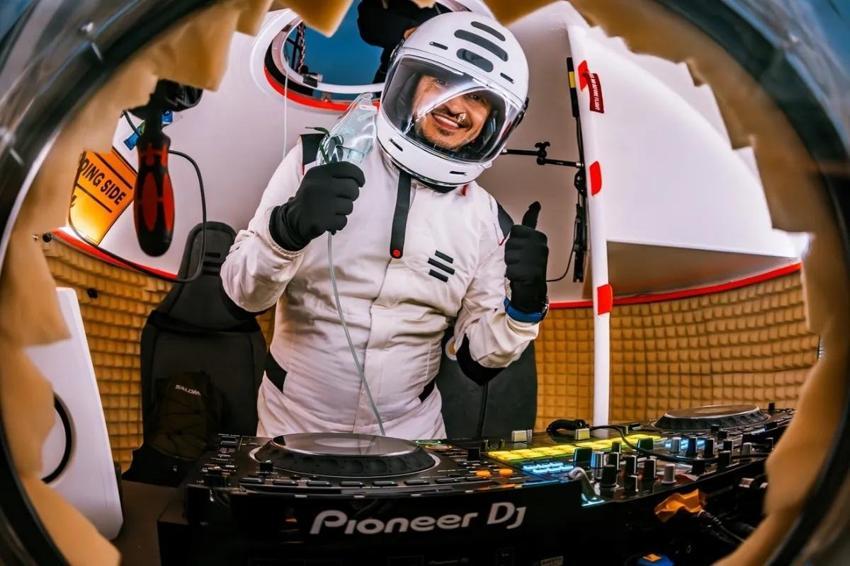 Uzaya çıkan ilk Türk DJ oldu! Guinness Rekorlar Kitabı'na girdi