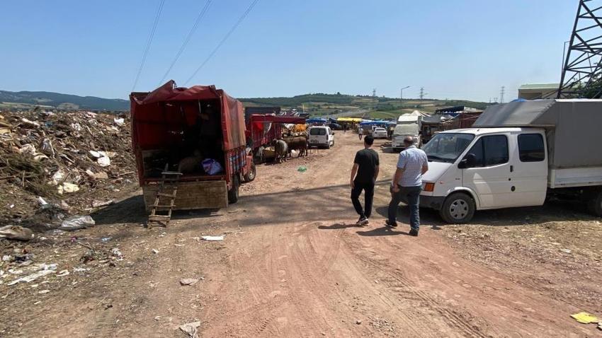 Kocaeli'de akılalmaz görüntü! Kurban satış yeri çöplükte açıldı