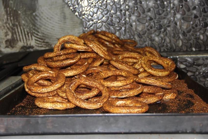 Üç sırrı var: Her gelen 500 tane alıp memlekete götürüyor! Simit tartışmasını Çarşamba bitirdi