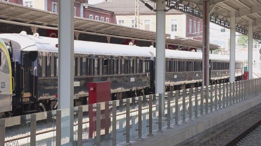 Paris’ten yola çıkan tarihi 'Orient Express' 64 yolcusuyla Sirkeci’ye geldi