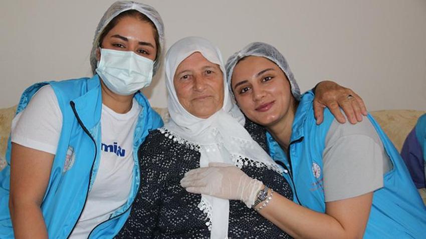 Diyarbakır'da büyük 'Vefa'! Yaşlıların evine gidip bayram temizliği yaptılar