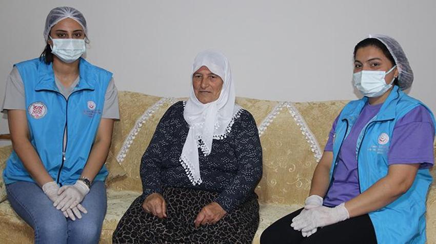 Diyarbakır'da büyük 'Vefa'! Yaşlıların evine gidip bayram temizliği yaptılar
