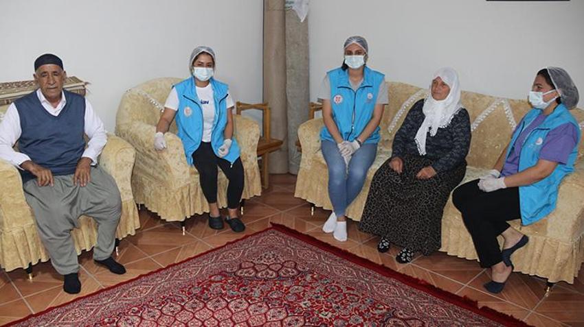 Diyarbakır'da büyük 'Vefa'! Yaşlıların evine gidip bayram temizliği yaptılar
