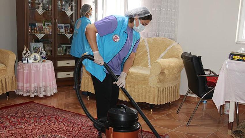 Diyarbakır'da büyük 'Vefa'! Yaşlıların evine gidip bayram temizliği yaptılar