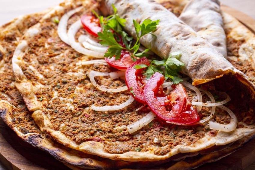 Lahmacundan çıkanlar pes dedirtti! Bakanlık bayram öncesi taklit ve tağşiş yapanların listesini güncelledi