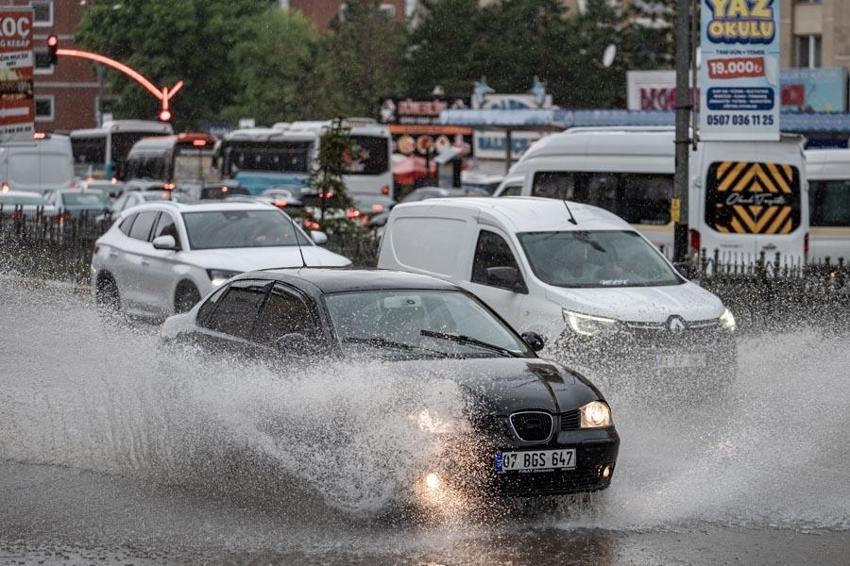 Bayramda hava nasıl olacak? Kurban Bayramı için Meteoroloji'den  gök gürültülü sağanak yağış uyarısı geldi