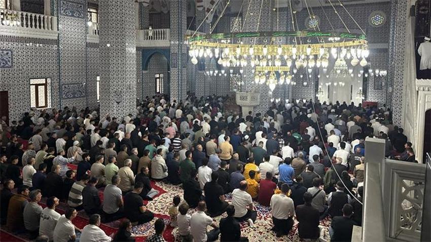 Türkiye’de ilk Kurban Bayramı namazı Iğdır’da kılındı! Camiler doldu taştı
