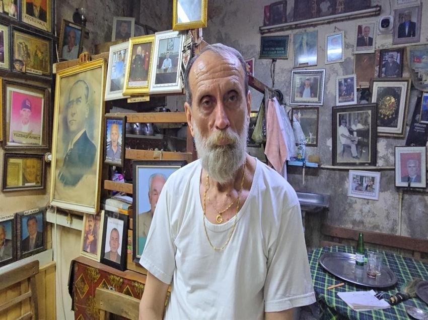 Mahallede Ölüler Kahvesi, kahvede bir gelenek! Adana'da her ölenin fotoğrafı buraya asılıyor
