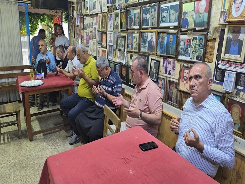Mahallede Ölüler Kahvesi, kahvede bir gelenek! Adana'da her ölenin fotoğrafı buraya asılıyor
