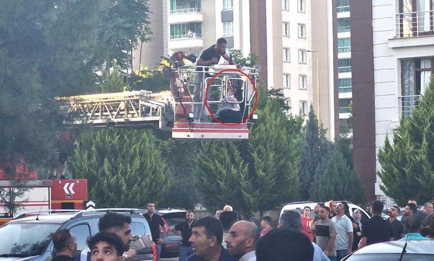 Diyarbakır'daki yangında anne ile 3 çocuğu hayatını kaybetmişti! 30'dan fazla kişiyi kurtaran Eligün: Hayatımda böyle bir şey görmedim
