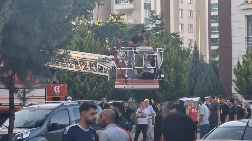 Diyarbakır'daki yangında anne ile 3 çocuğu hayatını kaybetmişti! 30'dan fazla kişiyi kurtaran Eligün: Hayatımda böyle bir şey görmedim