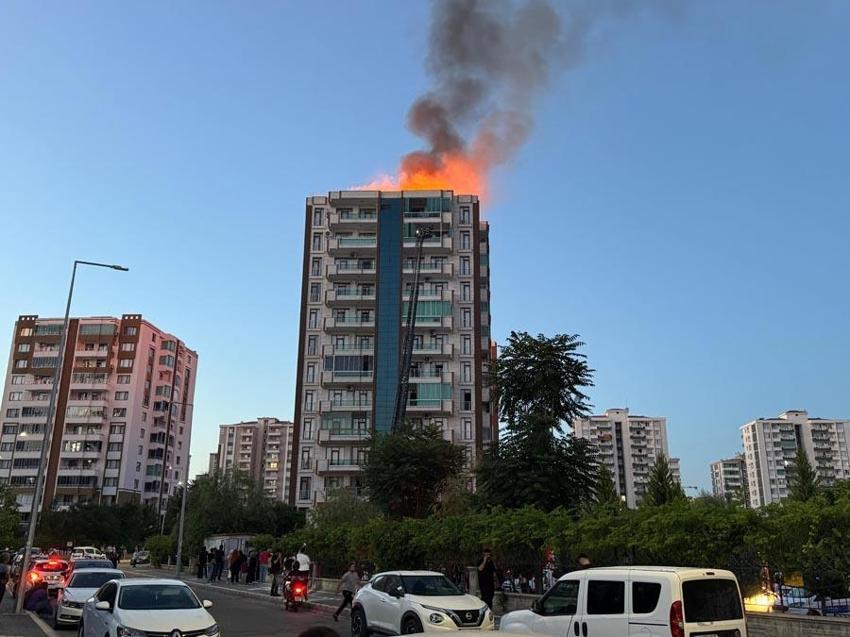 Diyarbakır'daki yangında anne ile 3 çocuğu hayatını kaybetmişti! 30'dan fazla kişiyi kurtaran Eligün: Hayatımda böyle bir şey görmedim