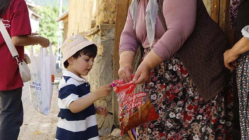Bursa'da 700 yıllık bayram geleneği! Arefe gününden başlıyor, çocuklar kapı kapı dolaşıp 'Adak' topluyor