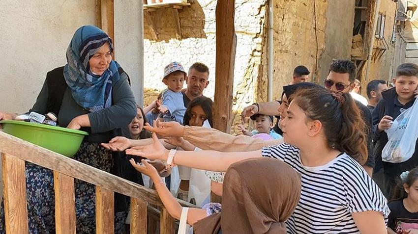 Bursa'da 700 yıllık bayram geleneği! Arefe gününden başlıyor, çocuklar kapı kapı dolaşıp 'Adak' topluyor