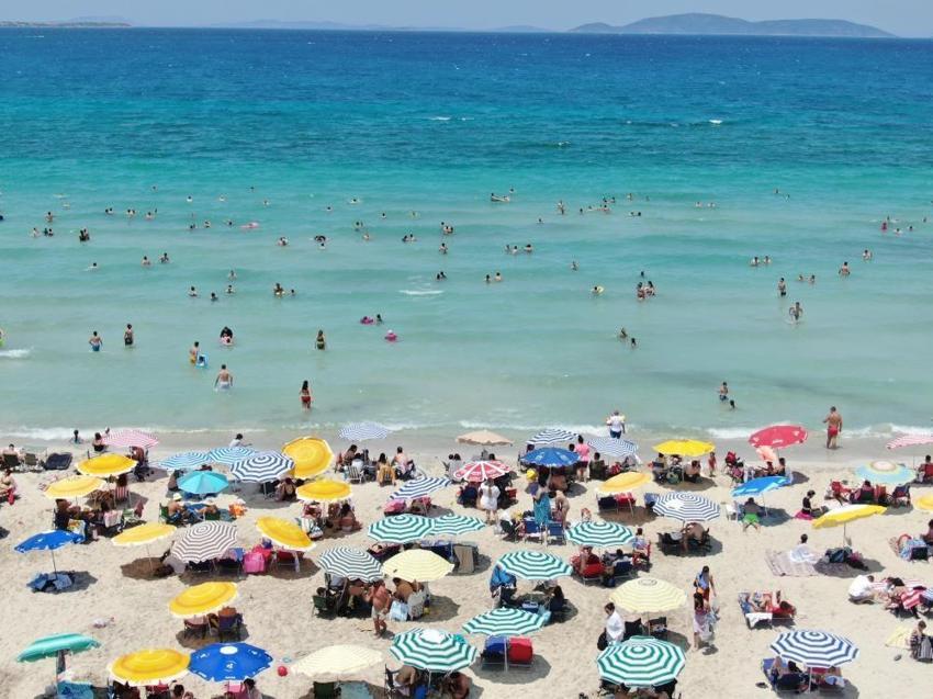Türkiye'den bayram manzaraları! Sahiller doldu taştı, kasaplarda sıra oluştu