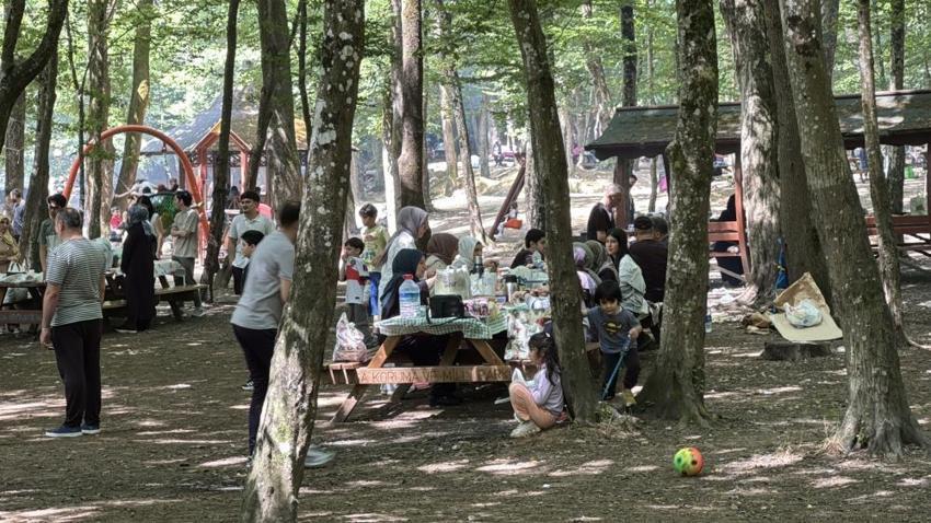 Türkiye'den bayram manzaraları! Sahiller doldu taştı, kasaplarda sıra oluştu