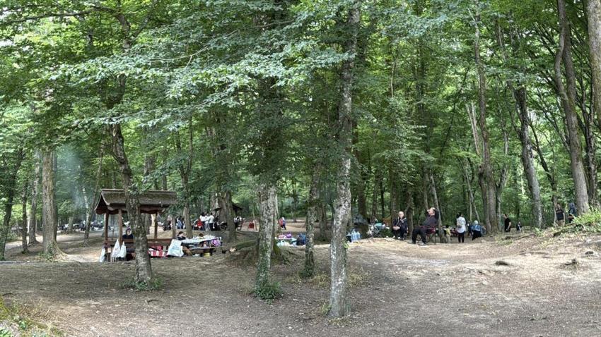 Türkiye'den bayram manzaraları! Sahiller doldu taştı, kasaplarda sıra oluştu