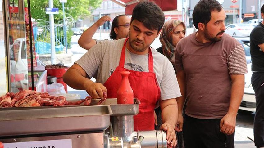 Türkiye'den bayram manzaraları! Sahiller doldu taştı, kasaplarda sıra oluştu
