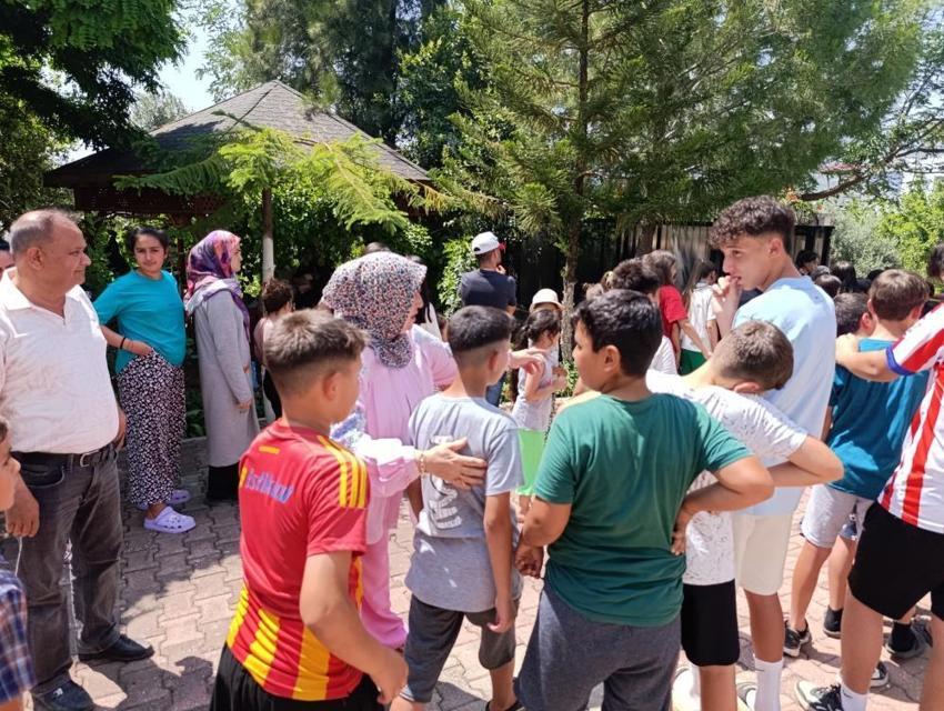 Adana'da 20 yıl önce başladı! Yüzlerce çocuk bayram harçlığı için sıraya girdi
