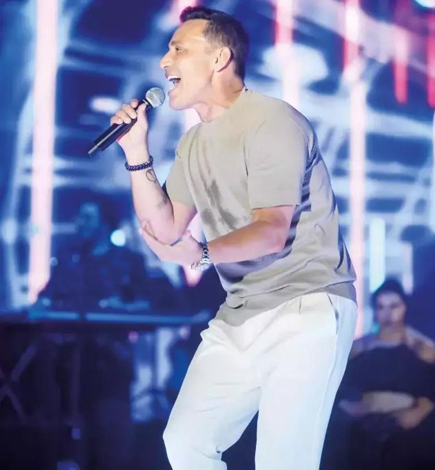Bayram sahnesinin yıldızları: Ünlü isimler konserlerle coşturdu