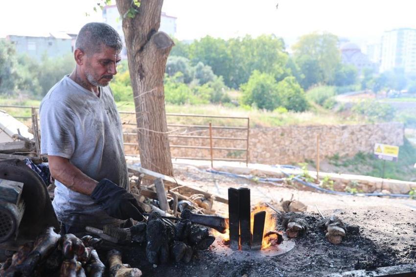 Adana'da 14 kişilik ekip kuruldu! Yılda 3 gün yapılıyor, günlük 4 bin TL kazançları var